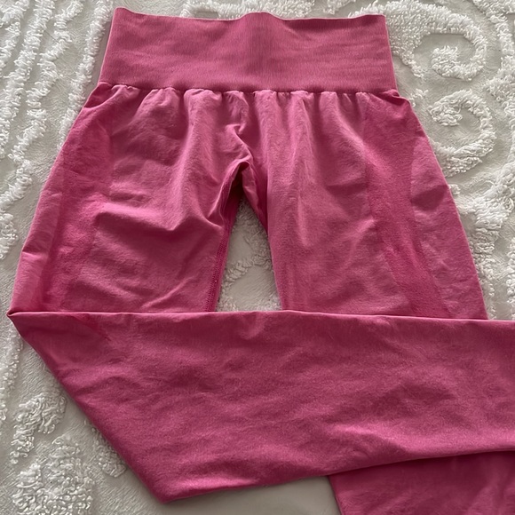 SOLD- NVGTN contour leggings in Bubble Gum - Picture 6 of 11